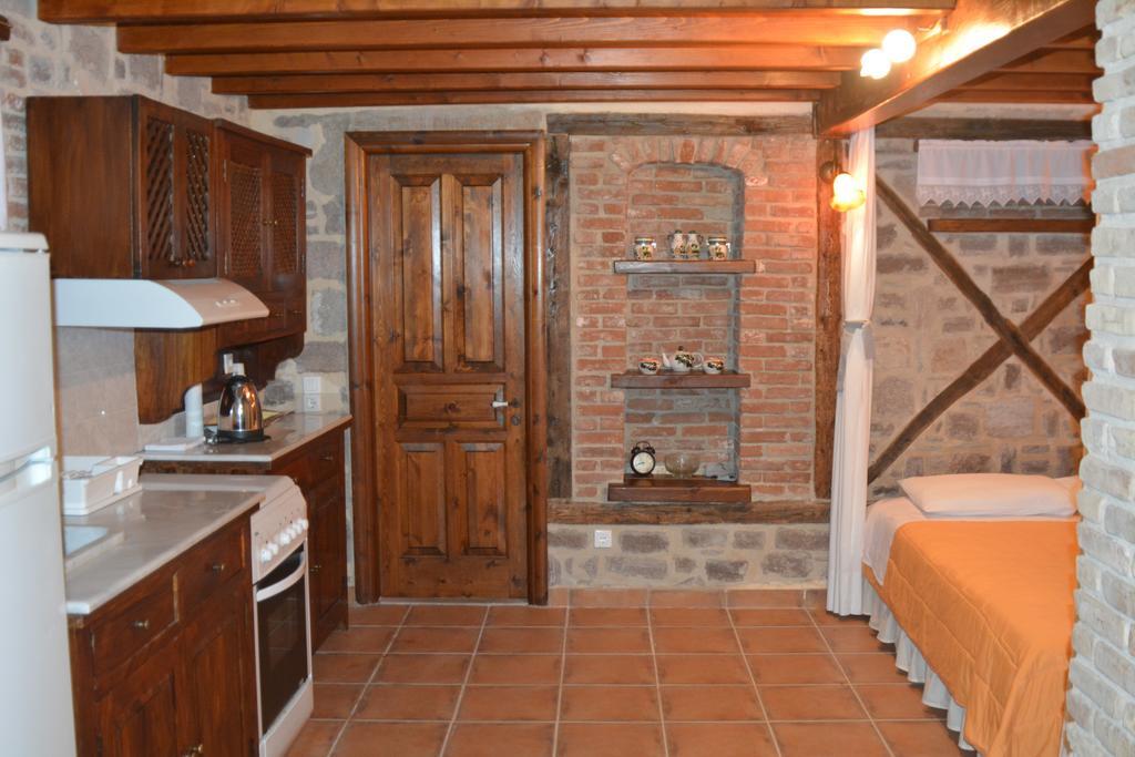 Lesvos Tower House Komninos Sígrion Стая снимка